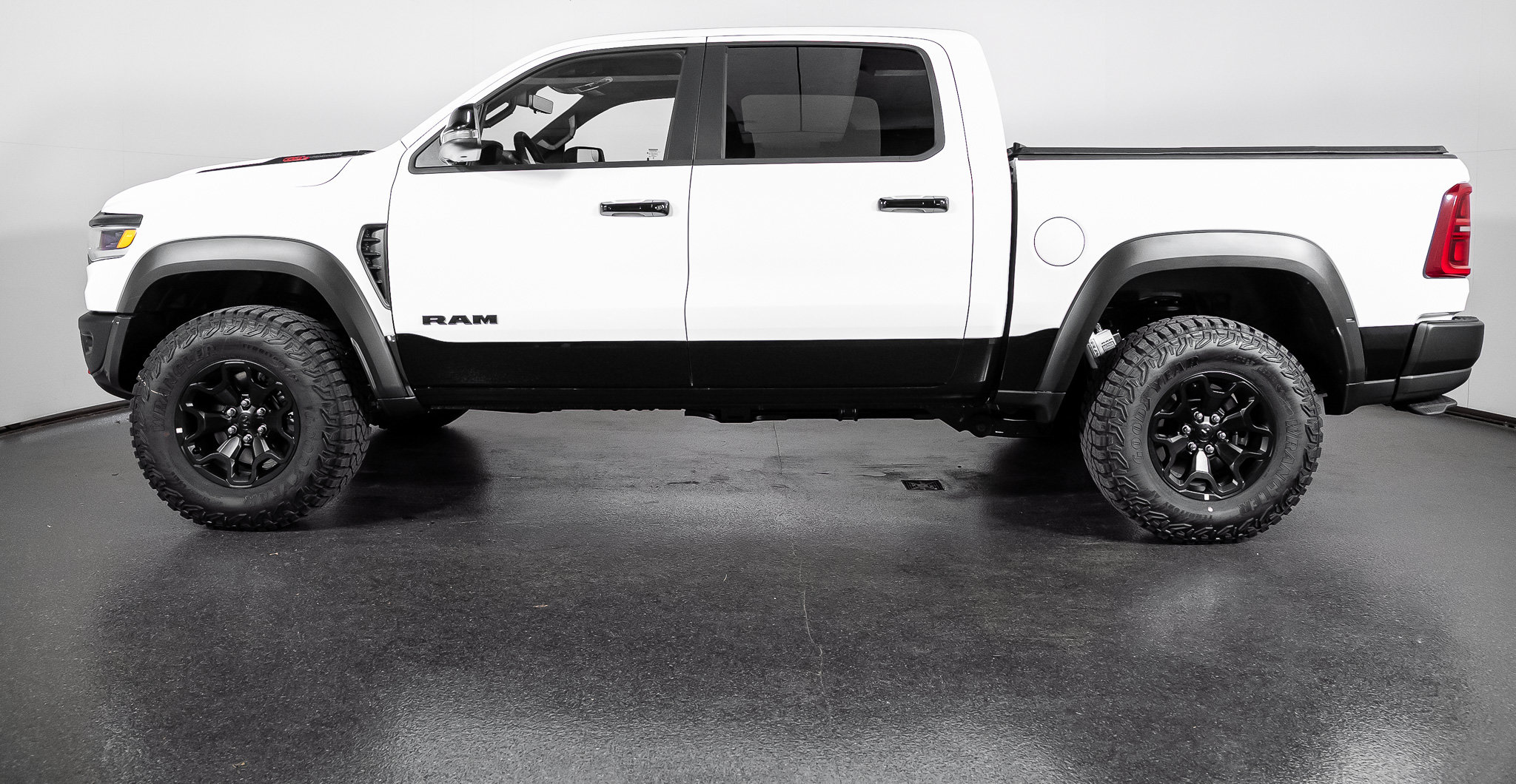Used 2027 RAM 1500 4x4 Crew Cab image 14