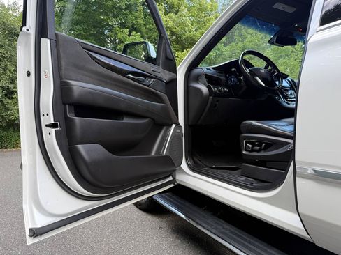 Used 2019 Cadillac Escalade Platinum AWD/4WD image 14