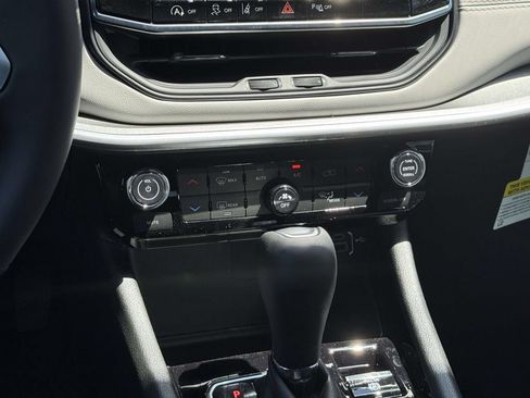 New 2026 Jeep Compass Limited w/ Sun, Sound & Navigation Group AWD/4WD image 16