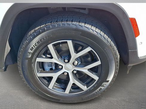 Certified 2023 Jeep Grand Cherokee L Limited w/ Luxury Tech Group II AWD/4WD image 8