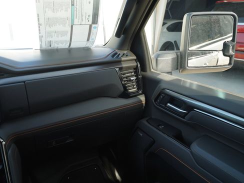 New 2026 GMC Sierra 2500 AT4 w/ AT4 Premium Plus Package AWD/4WD image 8