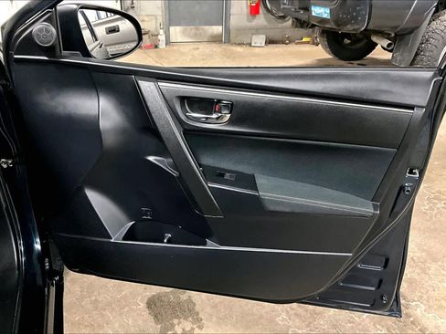 Used 2018 Toyota Corolla LE image 21