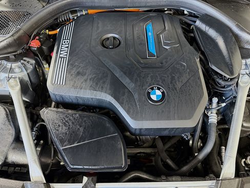 Used 2023 BMW 530e w/ M Sport Package image 39