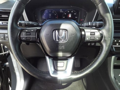 Used 2025 Honda Pilot Elite image 8