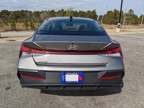 Used 2024 Hyundai Elantra SEL image 21