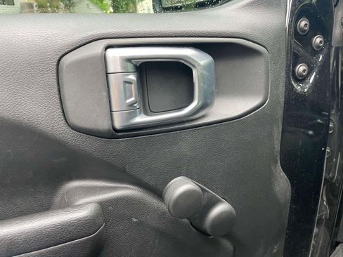 Used 2022 Jeep Wrangler Sport AWD/4WD image 14