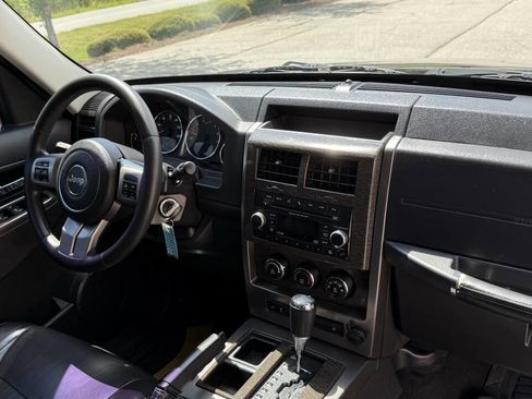 Used 2012 Jeep Liberty Limited Jet image 19