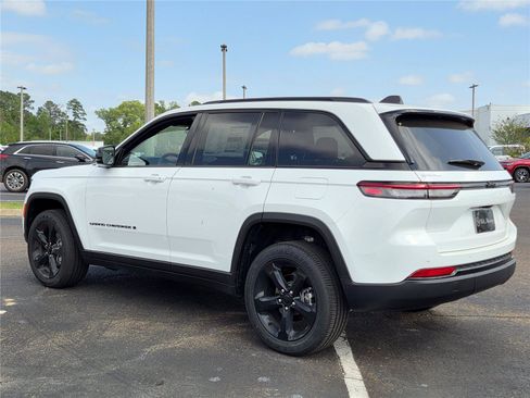 New 2025 Jeep Grand Cherokee Altitude RWD image 33