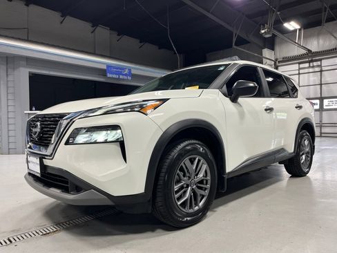 Used 2023 Nissan Rogue S AWD/4WD image 3