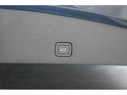 Used 2025 Cadillac XT6 Luxury image 59