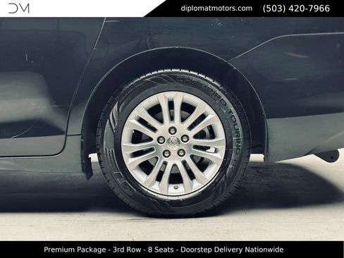 Used 2011 Toyota Sienna XLE w/ Premium Pkg FWD image 46