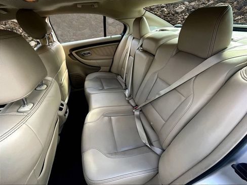 Used 2018 Ford Taurus Limited image 22