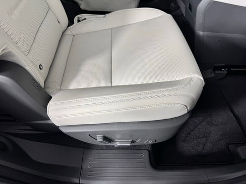 Used 2025 Hyundai Santa Fe Calligraphy image 30