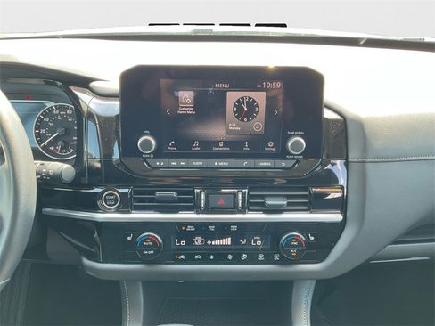 Used 2024 Nissan Pathfinder SV image 15