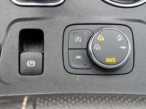 Used 2023 Chevrolet Traverse Premier AWD/4WD image 22