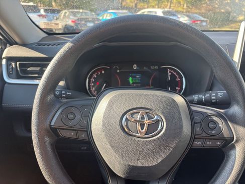 Used 2025 Toyota RAV4 XLE image 33