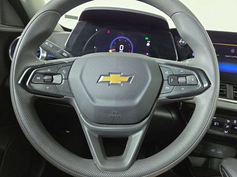 Used 2025 Chevrolet Trax LT FWD image 21