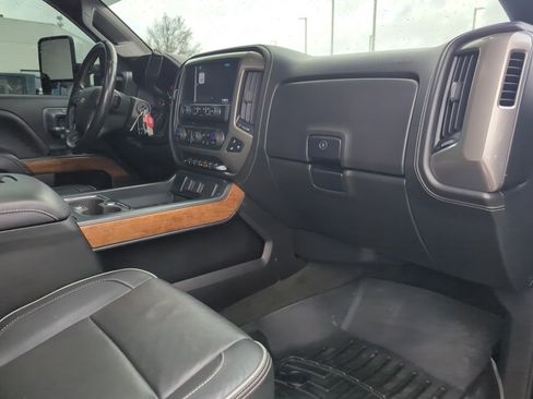 Used 2018 Chevrolet Silverado 2500 High Country w/ Duramax Plus Package image 32