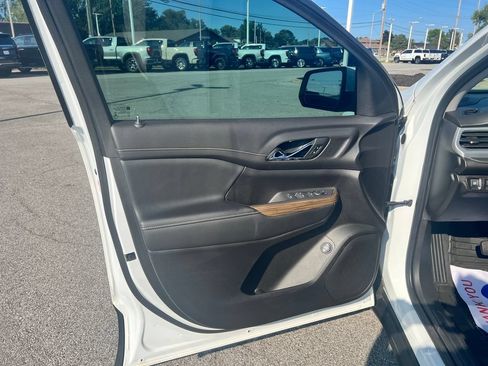 Used 2021 GMC Acadia SLE w/ Driver Convenience Package FWD image 14