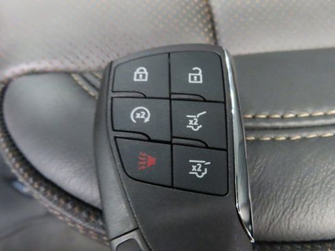 Used 2025 Chevrolet Suburban High Country image 59