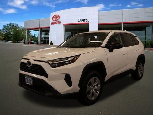 Used 2023 Toyota RAV4 LE AWD/4WD image 5