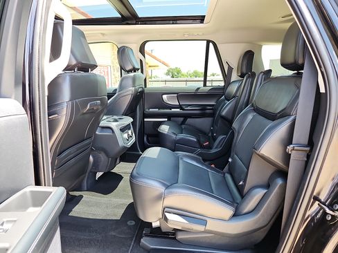 Used 2025 Ford Expedition Max Platinum AWD/4WD image 11