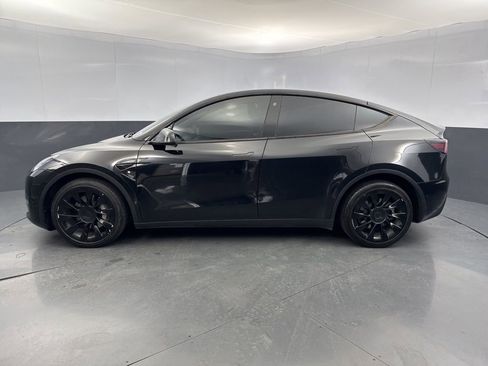 Used 2022 Tesla Model Y Long Range image 3