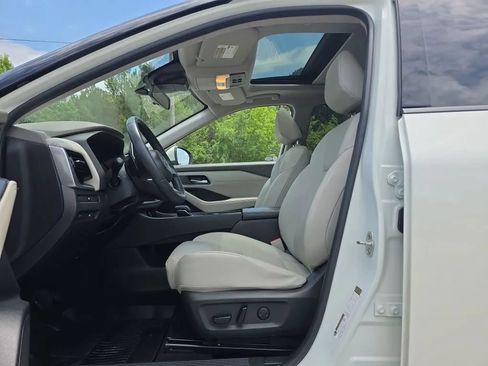 Used 2021 Nissan Rogue SV w/ Premium Package FWD image 14