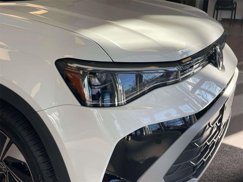 New 2025 Volkswagen Taos SE image 11