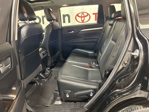 Used 2017 Toyota Highlander XLE image 20