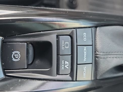 Used 2025 Toyota Camry SE FWD image 20