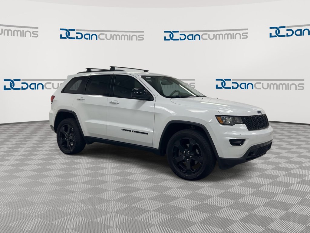 Used 2018 Jeep Grand Cherokee Laredo AWD/4WD image 2