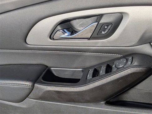 Used 2023 Chevrolet Traverse LT image 25