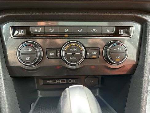 Used 2018 Volkswagen Tiguan SEL Premium AWD/4WD image 42