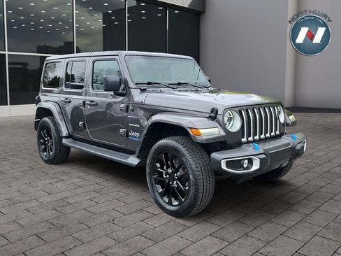 Used 2022 Jeep Wrangler Unlimited Sahara w/ Cold Weather Group AWD/4WD image 7