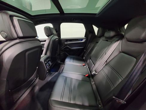 New 2026 Porsche Cayenne image 27
