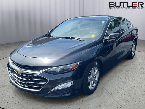 Used 2022 Chevrolet Malibu LS image 2