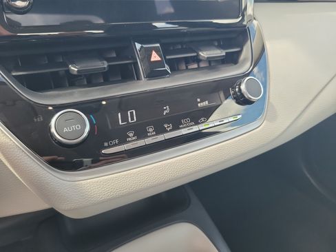 Used 2025 Toyota Corolla LE FWD image 22
