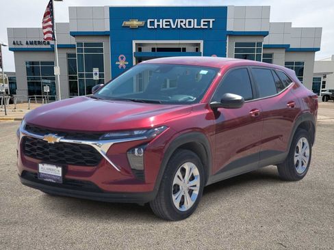Used 2024 Chevrolet Trax LS FWD image 1