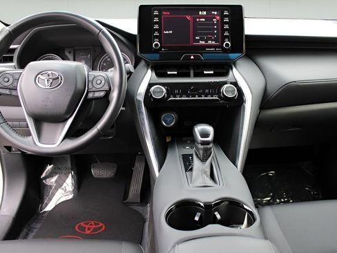 Certified 2021 Toyota Venza LE image 9