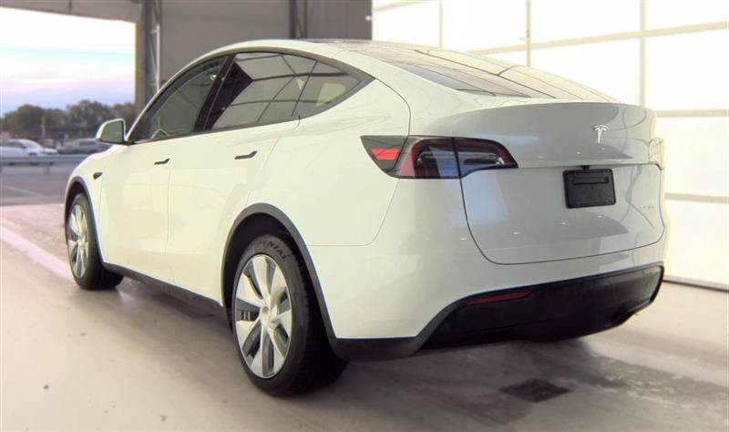 Used 2023 Tesla Model Y Long Range AWD/4WD image 2