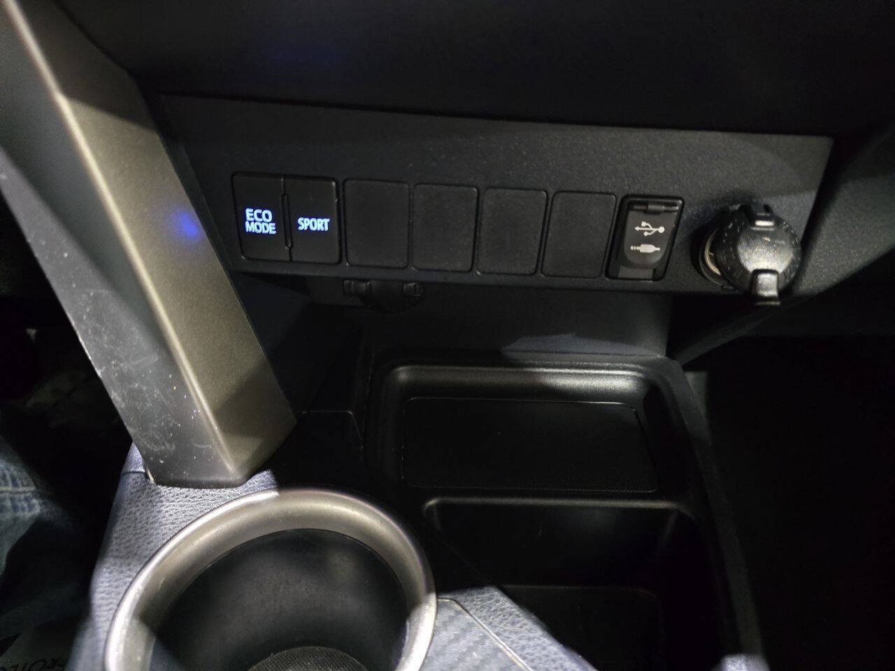 Used 2015 Toyota RAV4 LE AWD/4WD image 38