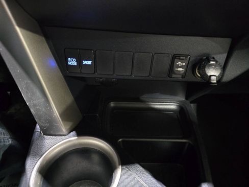 Used 2015 Toyota RAV4 LE AWD/4WD image 38