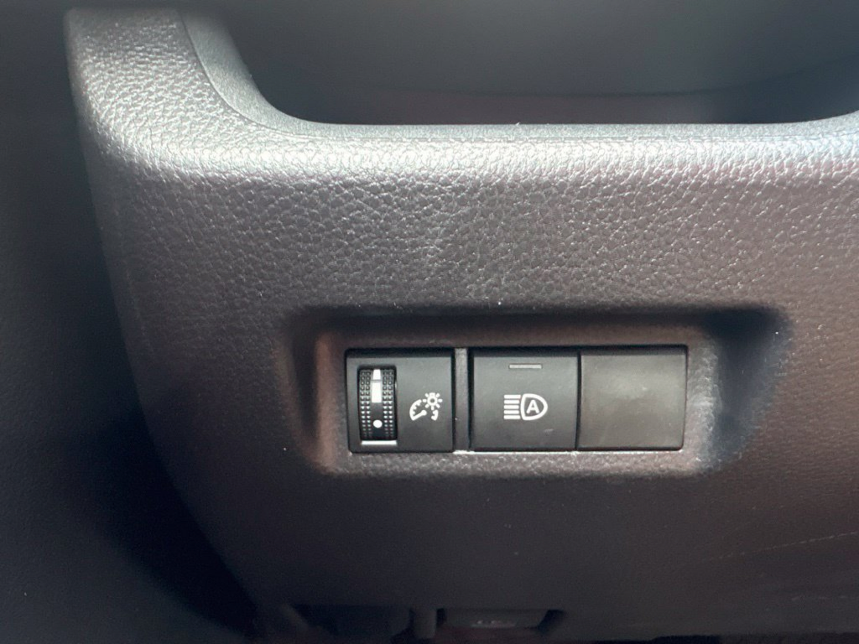Used 2025 Toyota RAV4 XLE FWD image 18