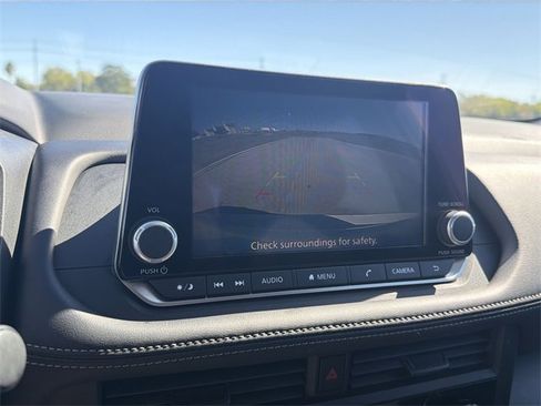 Used 2024 Nissan Rogue S image 14