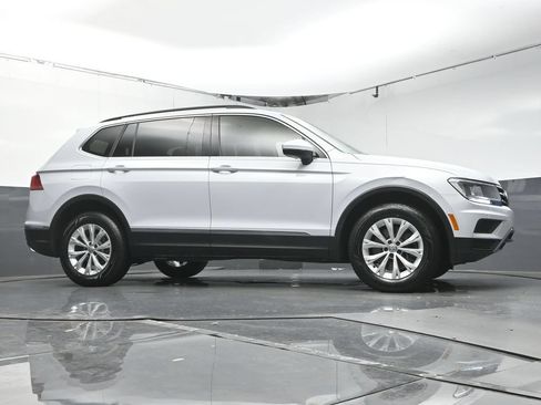 Used 2018 Volkswagen Tiguan SE FWD image 33