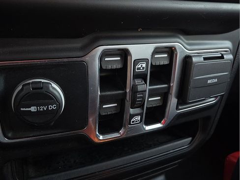 Used 2022 Jeep Wrangler Unlimited Sahara image 16