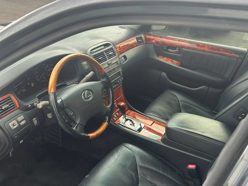 Used 2005 Lexus LS 430 w/ Premium Pkg RWD image 3