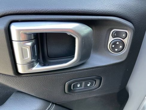 Used 2023 Jeep Wrangler Unlimited Sahara AWD/4WD image 14