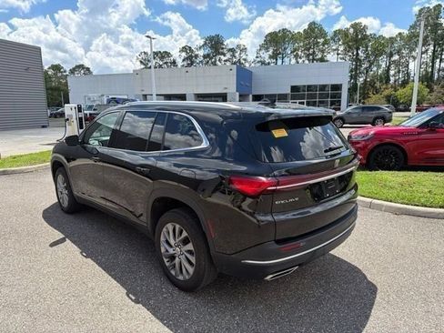 Used 2025 Buick Enclave Preferred FWD image 7